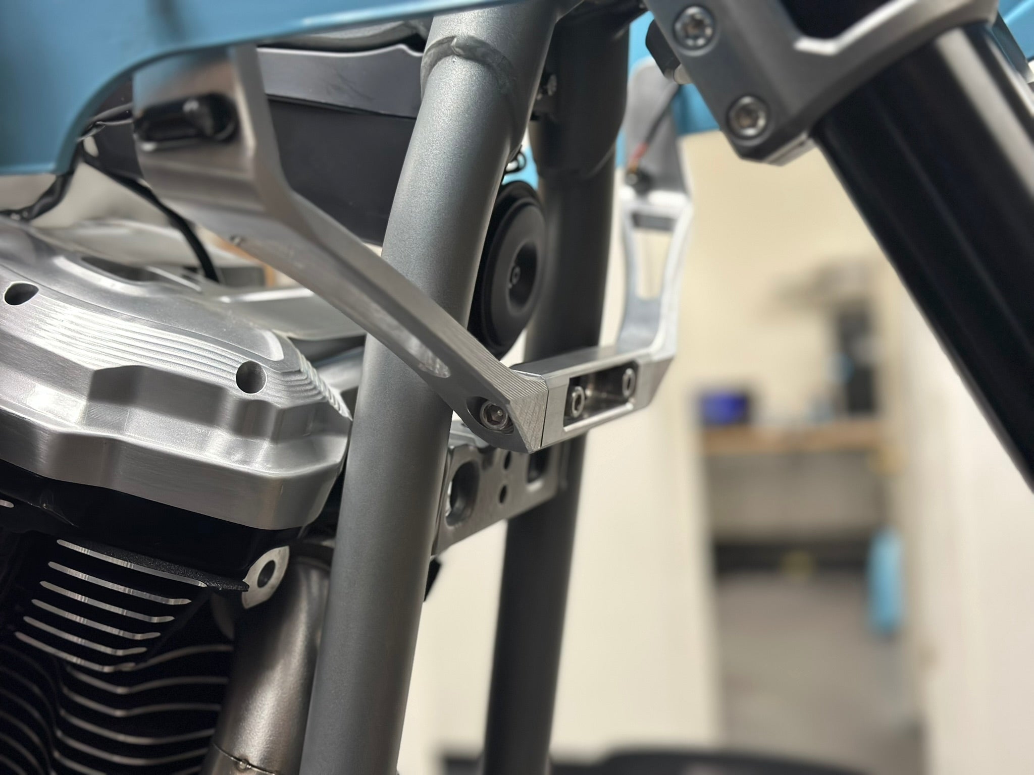 LOWRIDER S/ST FAIRING SUPPORT BRACKET