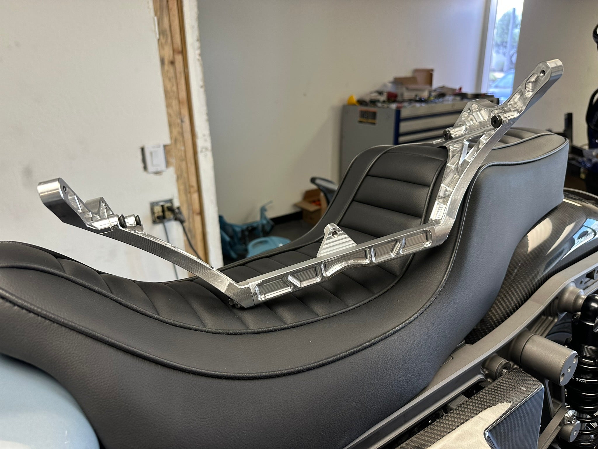 23.5 AND UP ROADGLIDE FAIRING SUPPORT BRACKET